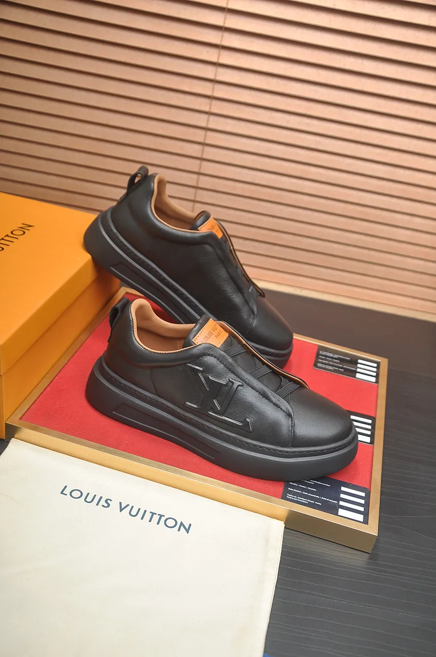 Men's shoes 💰480💶【LOUIS VUITTON】(Full sheepskin lining) Same style as LV Louis Vuitton official website [satisfied] original single hot model LV original factory cowhide 👑1:1 original board sheepskin lining 👘 imported cowhide for the upper. Body accessories one-to-one mold opening 💪 counter quality 🙏 Dear friends, if you are still worried about wearing matching shoes 💋, then these shoes are your best choice 🎁🎁! 38-45 (45 is custom-made and cannot be returned or exchanged)
